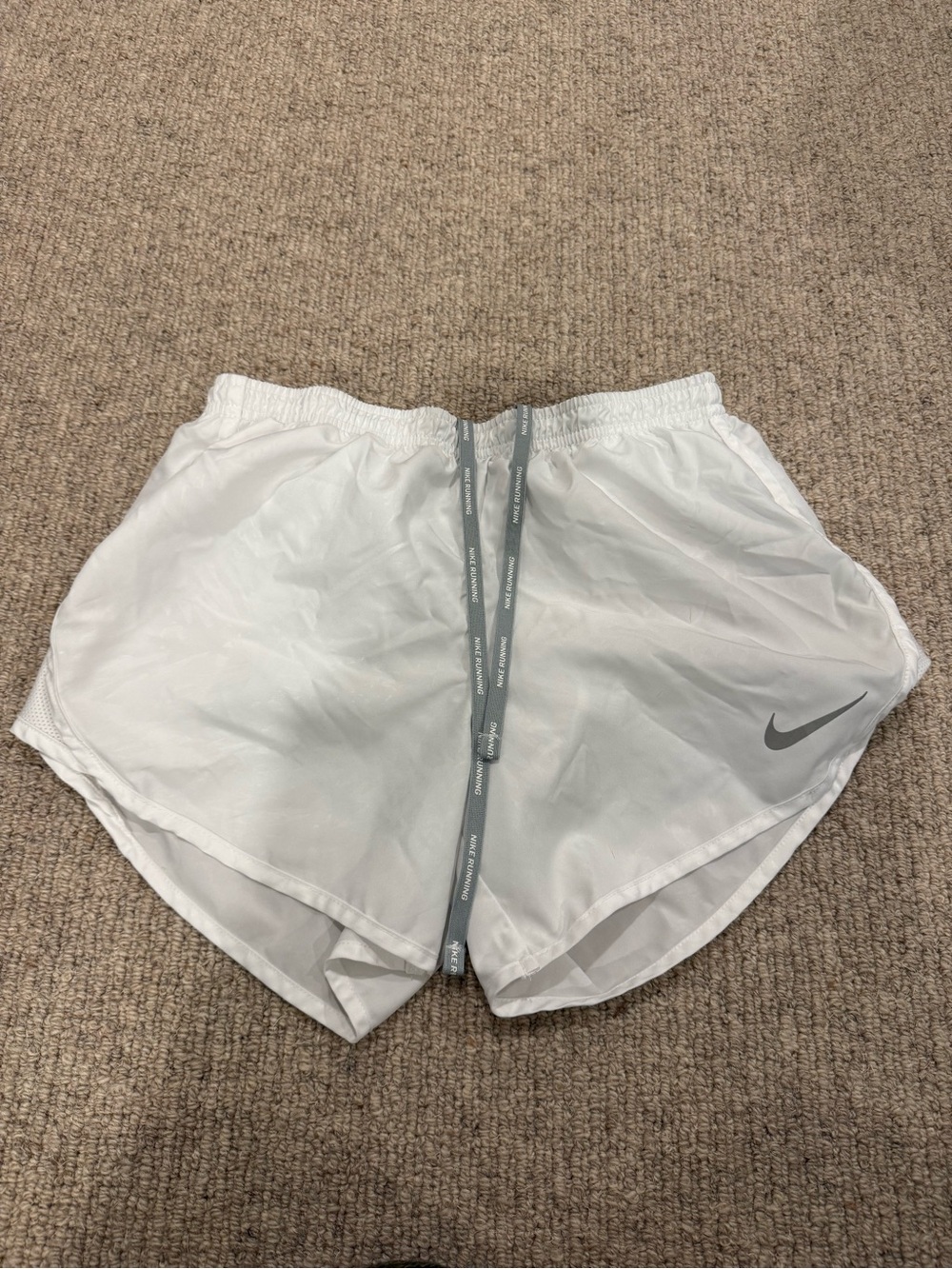 Nike run women’s dry fit shorts white xs